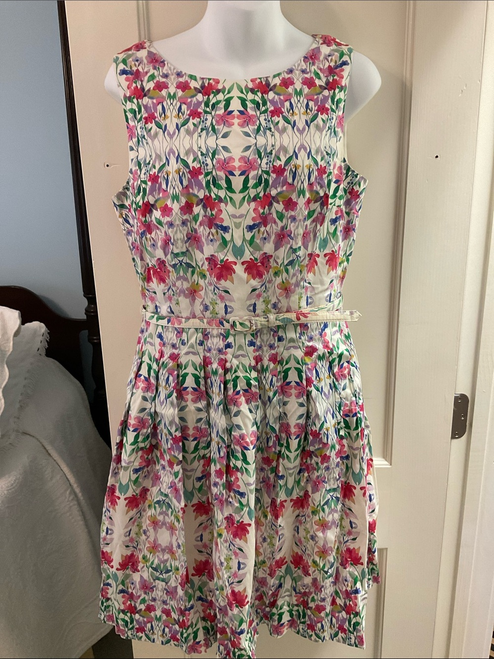 Talbots size 10P Rose Garden cotton/spandex sleeveless floral dress. - Picture 2 of 7